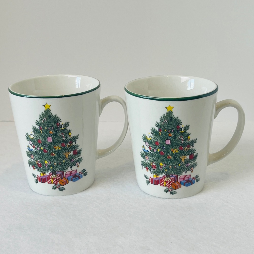Gibson Everyday Christmas Tree Coffee Mugs Set of 2‎ Ceramic Holiday Green Trim